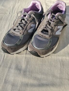 Women's New Balance 990v5- Gray & Lavender
